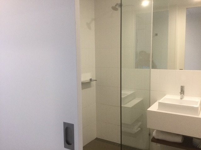 Ibis Budget Brisbane Airport — Bathroom