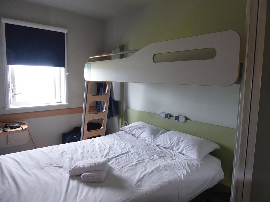 Ibis budget Edinburgh Park — Guest room