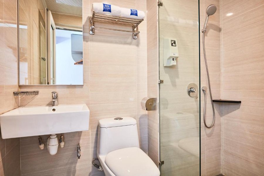 Ibis budget Singapore Selegie — Bathroom