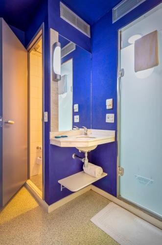 Ibis Budget SP Centro Sao Joao — Bathroom