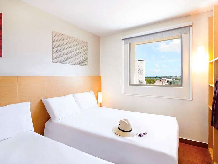 Ibis Cancun Centro Hotel — Guest room