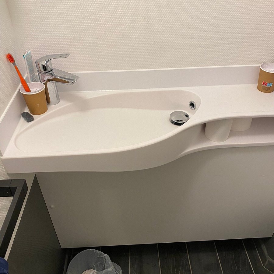 Ibis Cherbourg La Glacerie — Bathroom