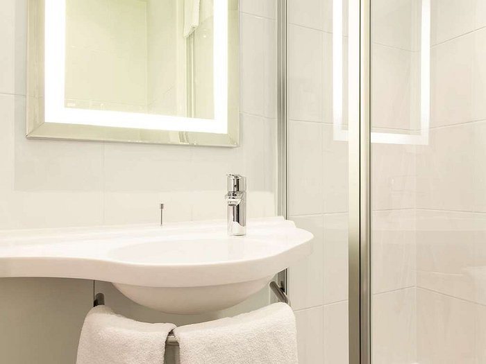 Ibis Edinburgh Centre Royal Mile Hunter Square — Bathroom