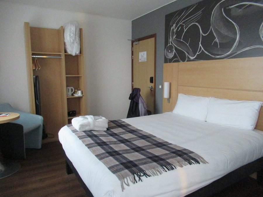 Ibis Edinburgh Centre South Bridge — Guest room