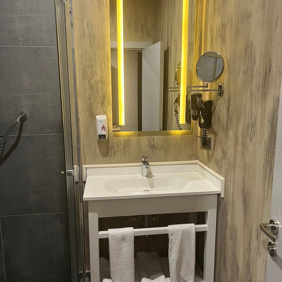 Ibis Istanbul Airport Istanbul — Bathroom