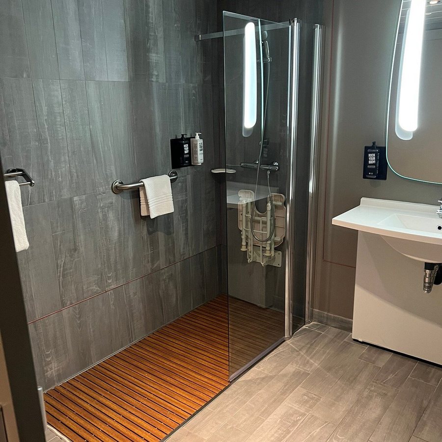 Ibis Lisboa Centro Liberdade — Bathroom