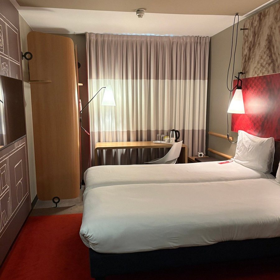 Ibis London Excel Docklands — Guest room