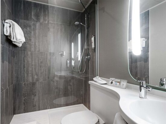 Ibis Milano Ca Granda — Bathroom