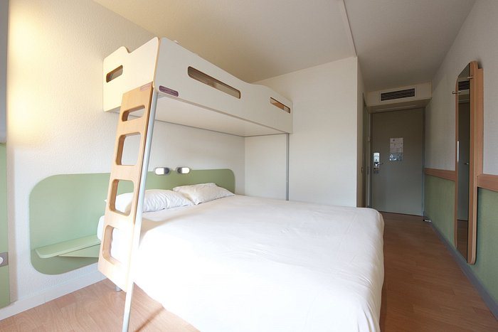 Ibis Pau Centre — Guest room