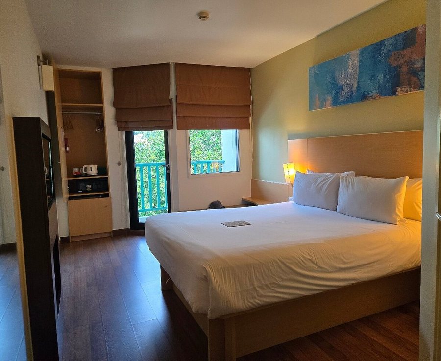 Ibis Phuket Kata — Guest room