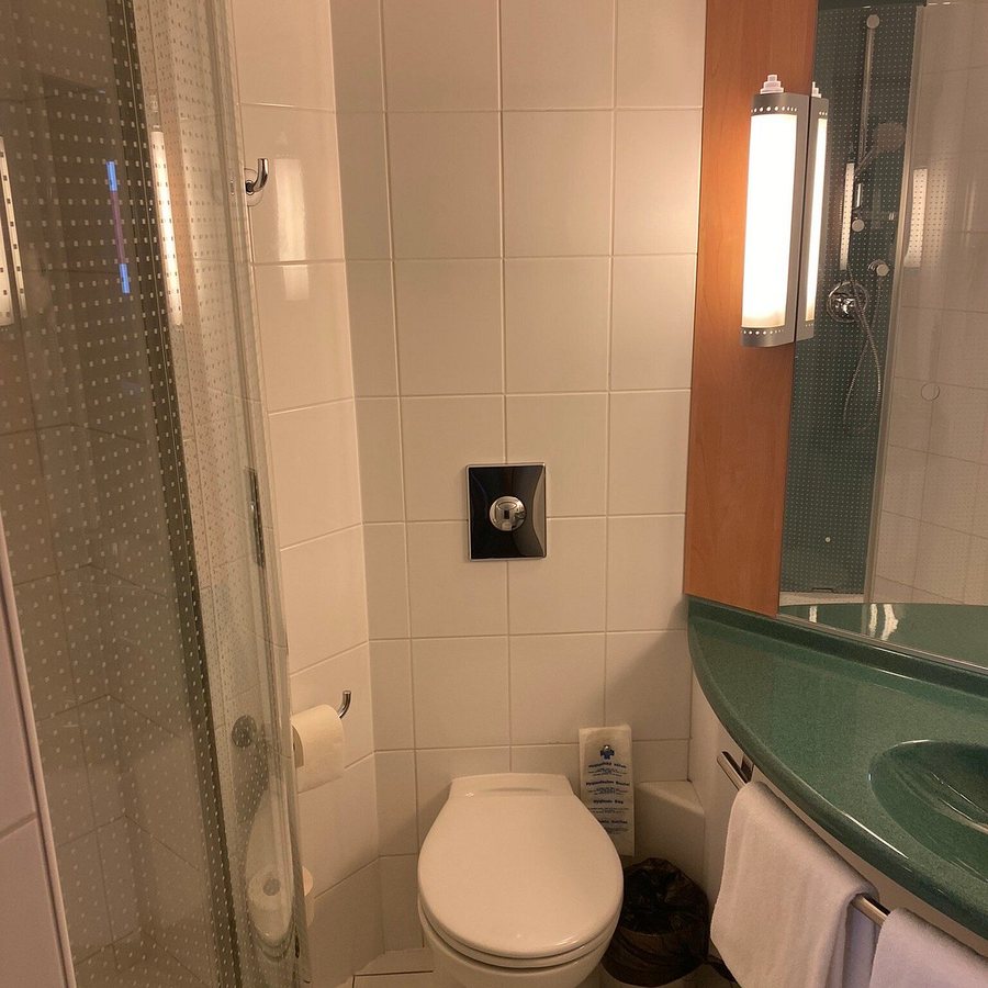 Ibis Praha Old Town Prague Bohemia — Bathroom