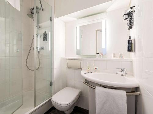 Ibis Regensburg City — Bathroom