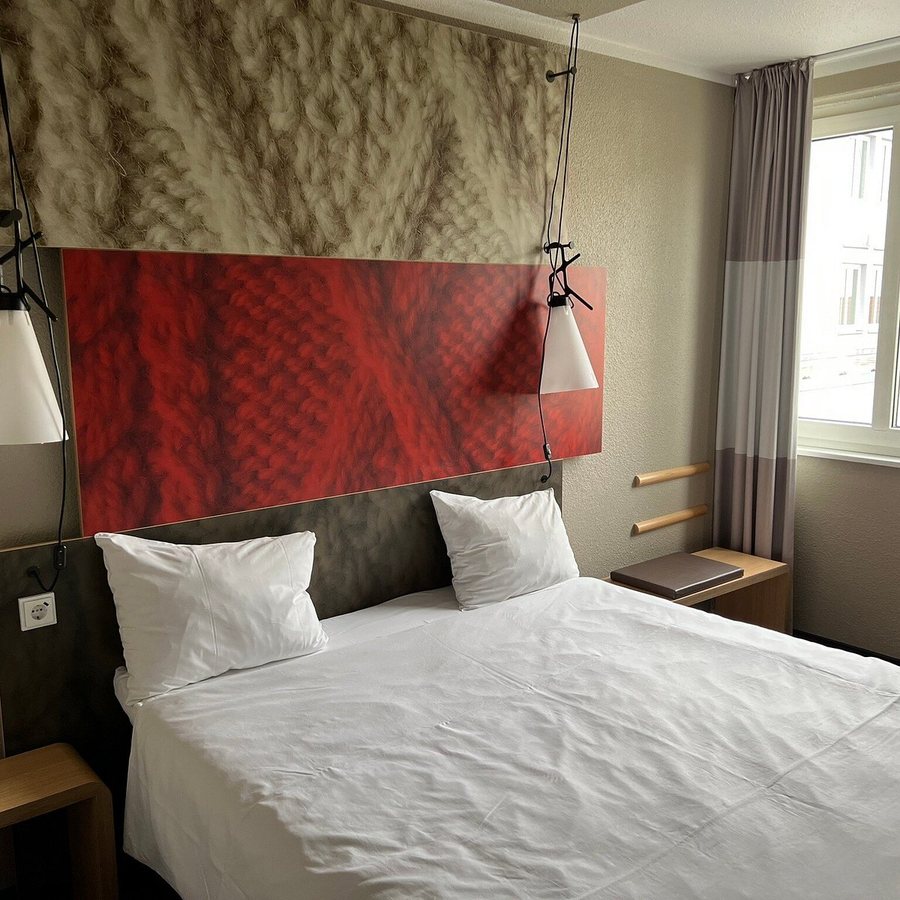 Ibis Regensburg City — Guest room