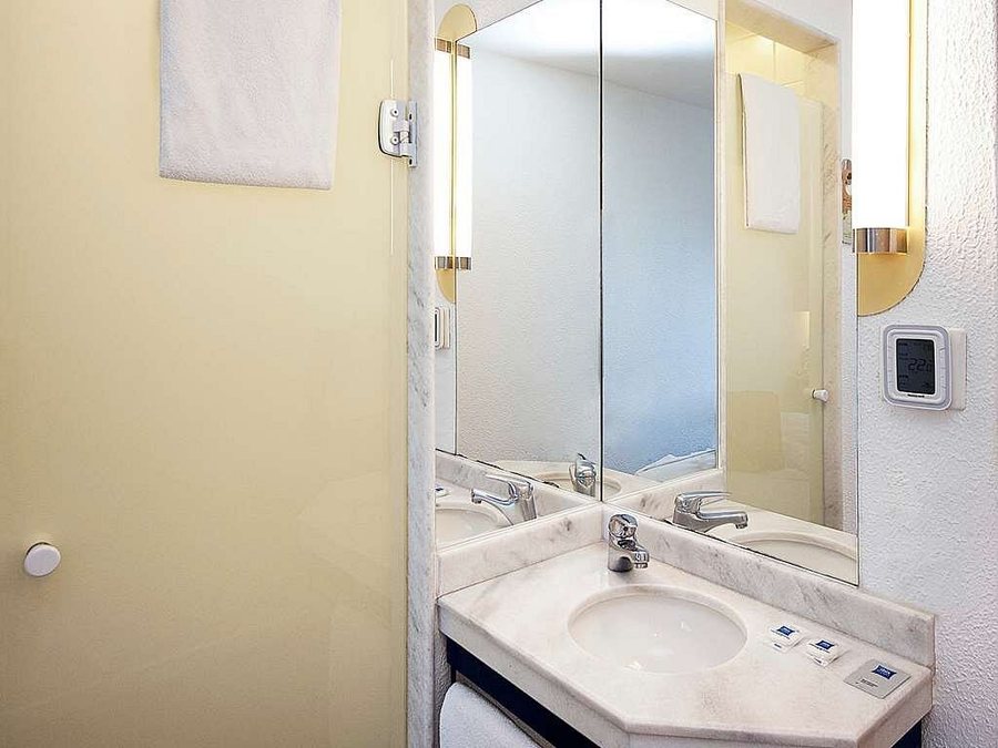 Ibis Sao Paulo Morumbi — Bathroom
