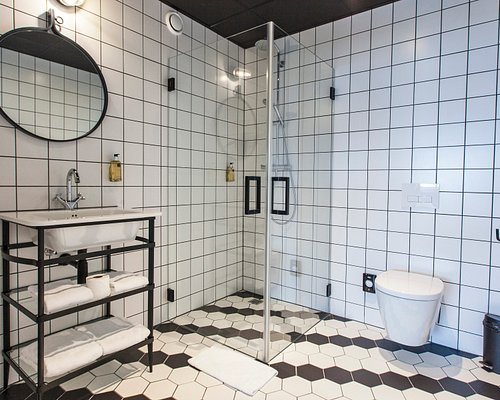 Ibis Schiphol Amsterdam Airport — Bathroom