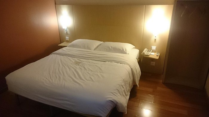 Ibis Shanghai Yu Garden — Guest room