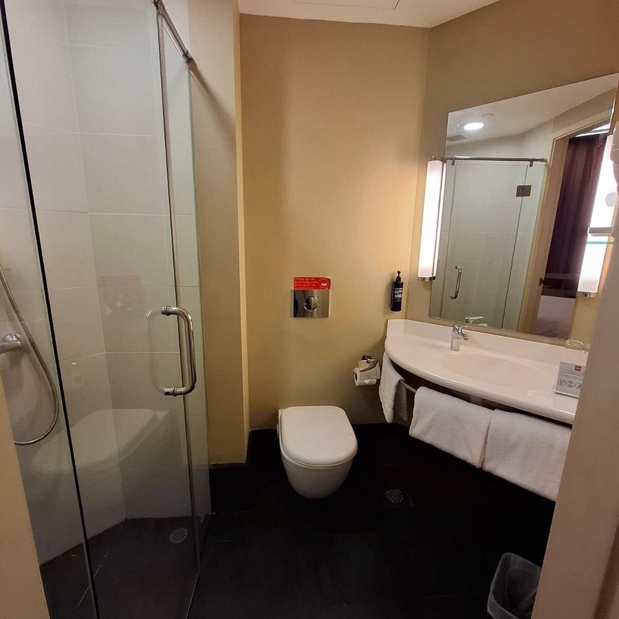 Ibis Singapore Novena — Bathroom
