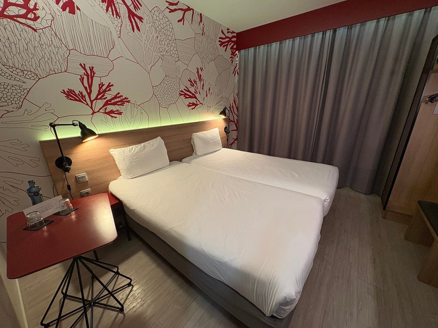 Ibis Styles Barcelona City Bogatell Barcelona Catalonia — Guest room