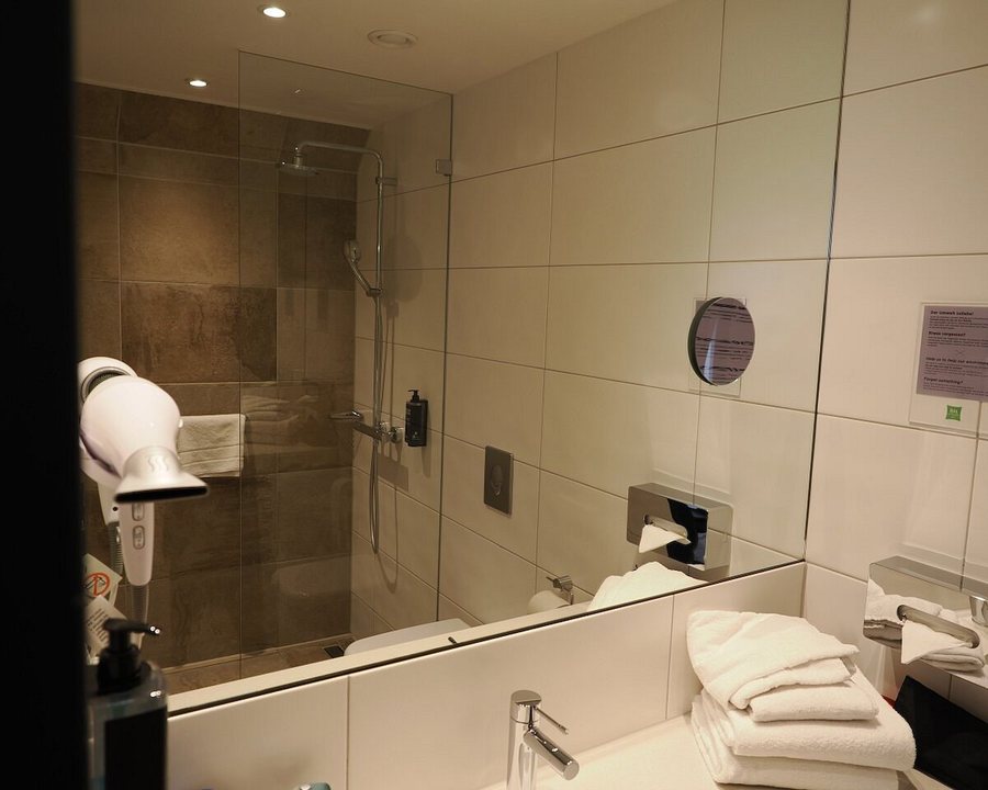 Ibis Styles Bayreuth — Bathroom