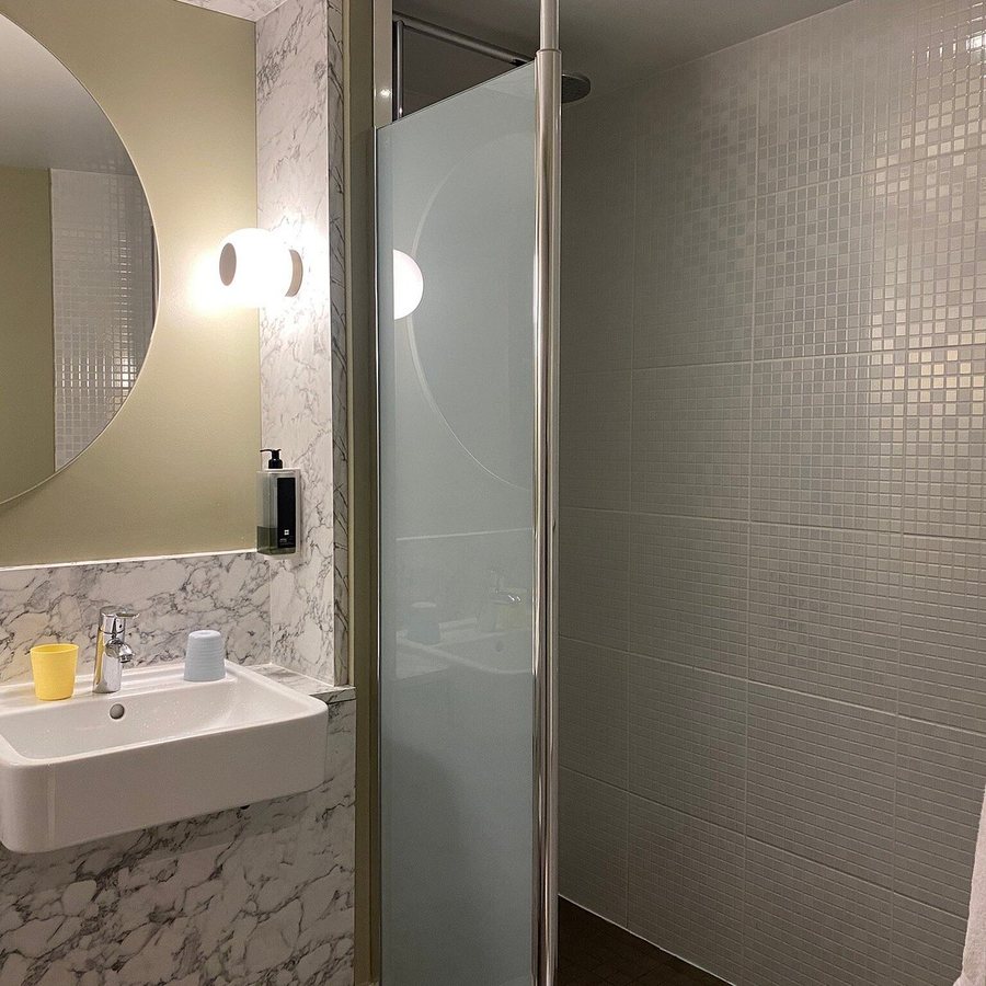 Ibis Styles Belfort Centre — Bathroom