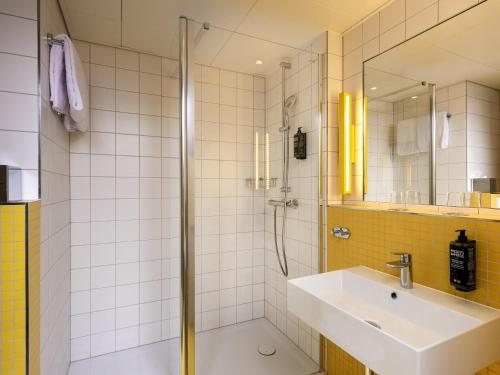 Ibis Styles Berlin Treptow — Bathroom