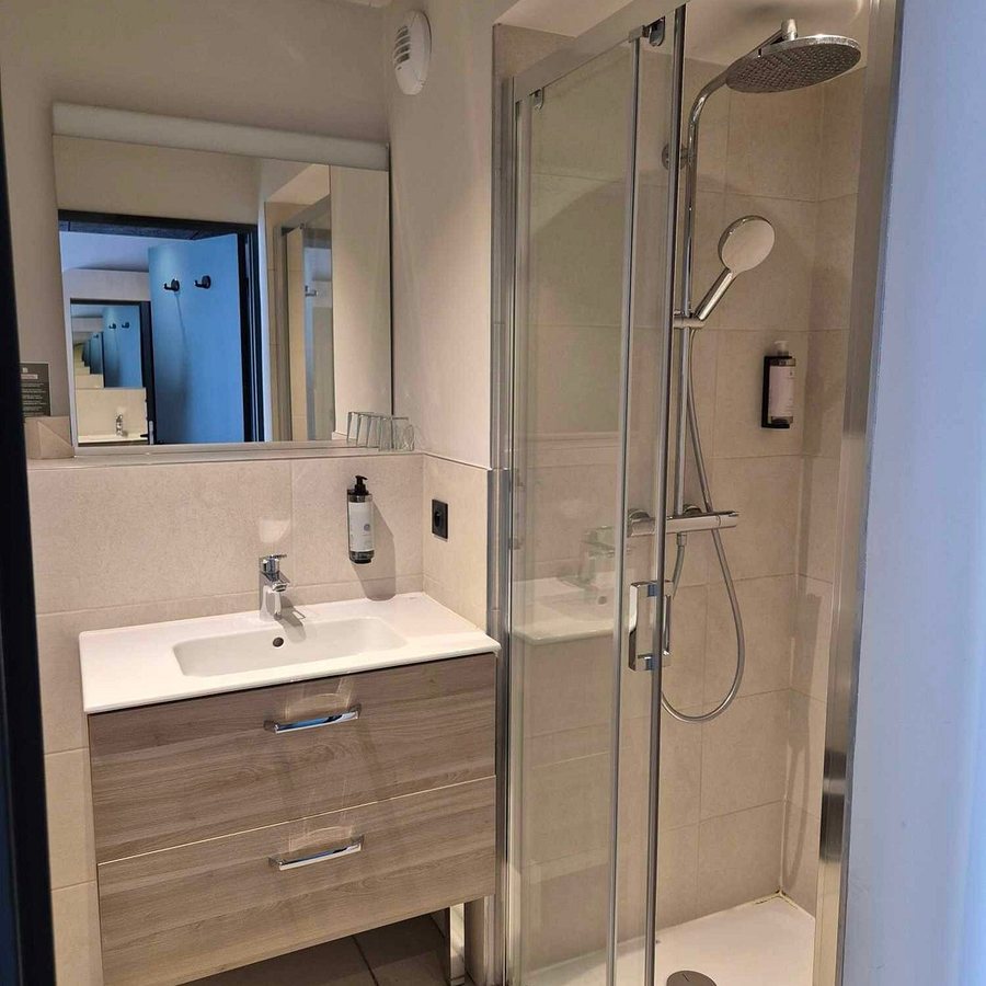 Ibis Styles Bordeaux Lac Bruges — Bathroom