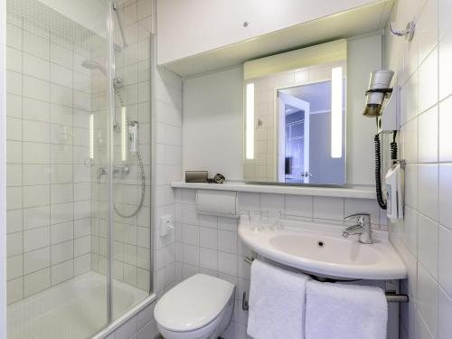 Ibis Styles Hotel Berlin Mitte — Bathroom