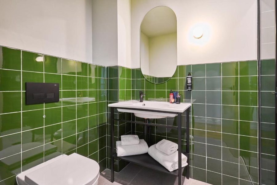 Ibis Styles Madrid Prado — Bathroom