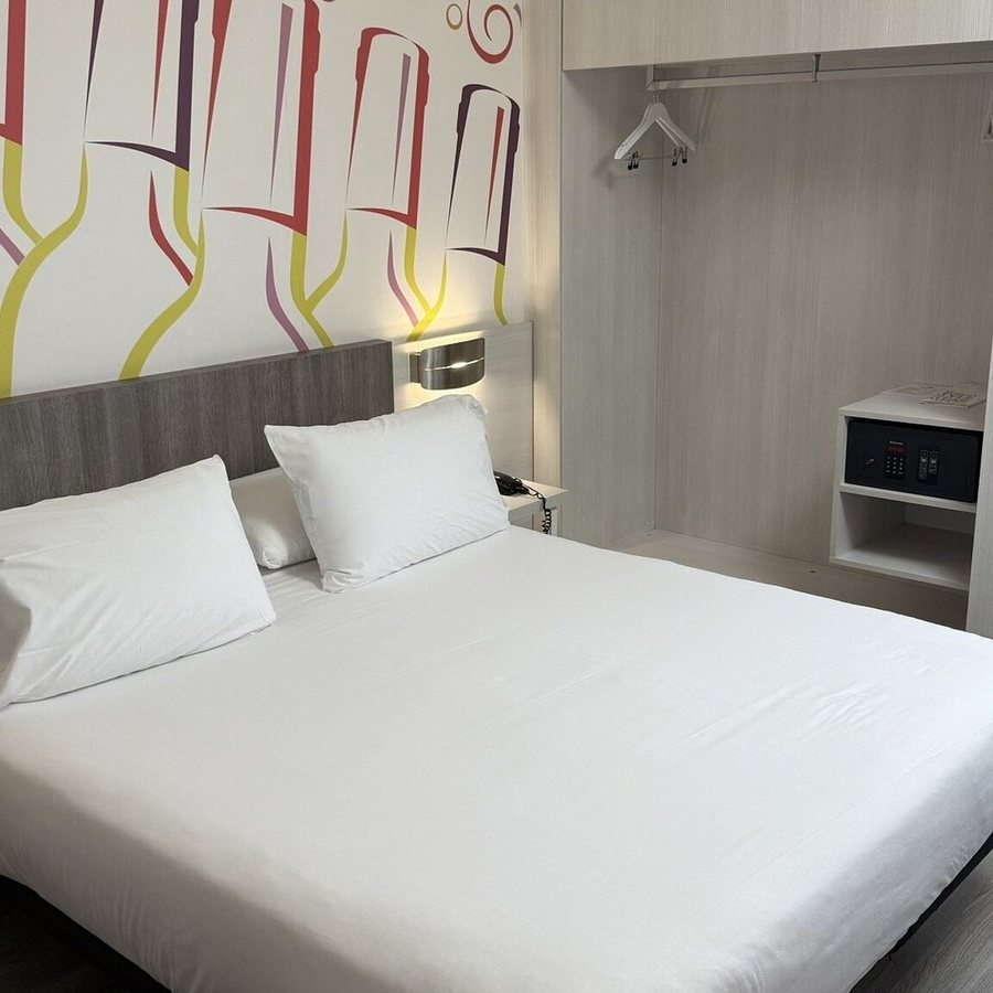 Ibis Styles Madrid Prado — Guest room