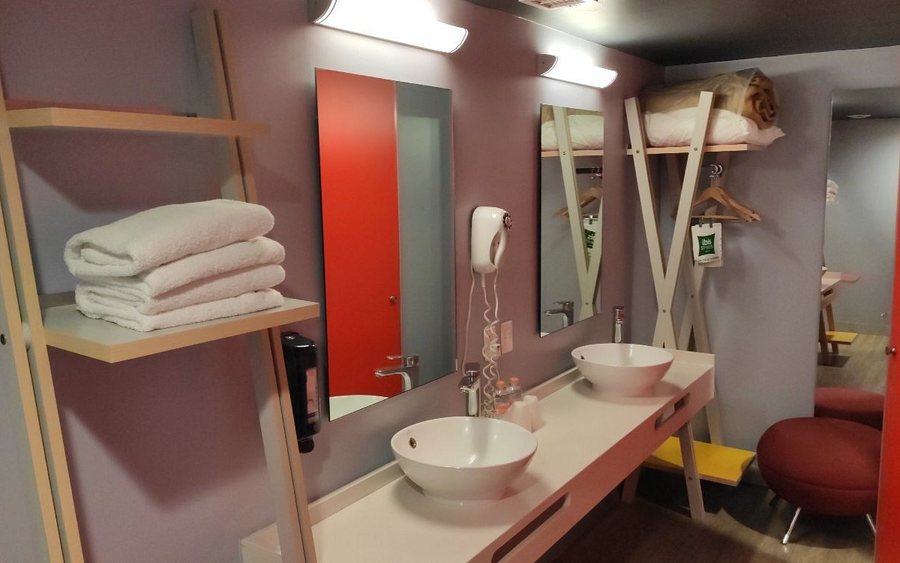Ibis Styles Mexico Reforma — Bathroom