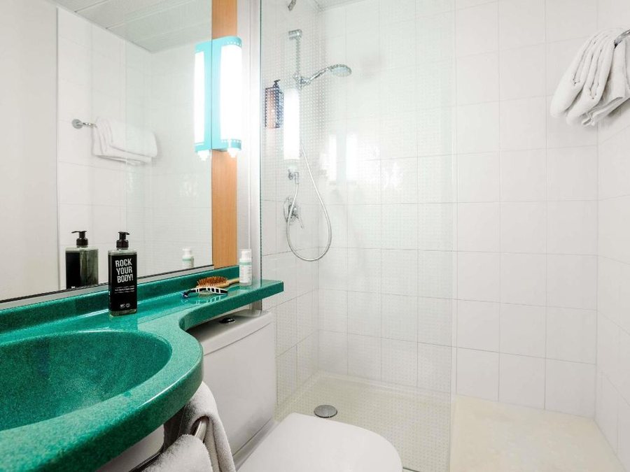 Ibis Styles Milano Centro — Bathroom