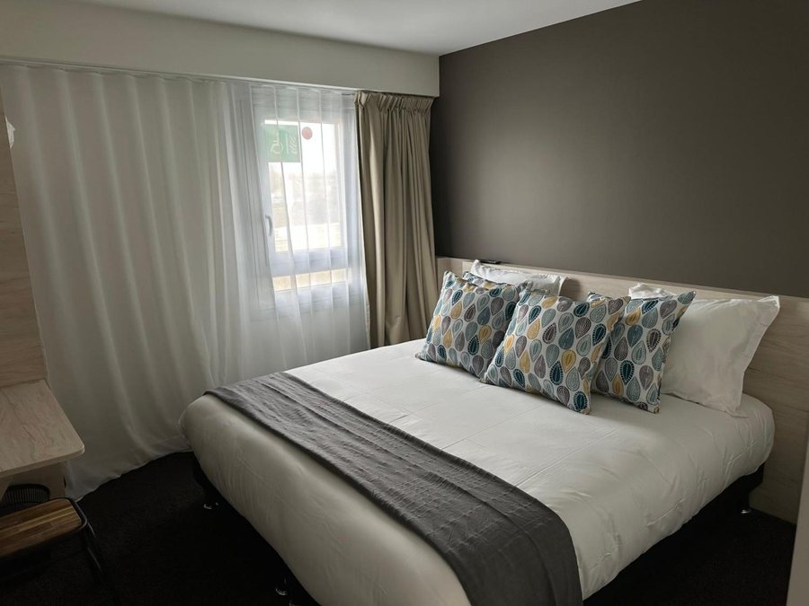 Ibis Styles Niort Poitou Charentes — Guest room
