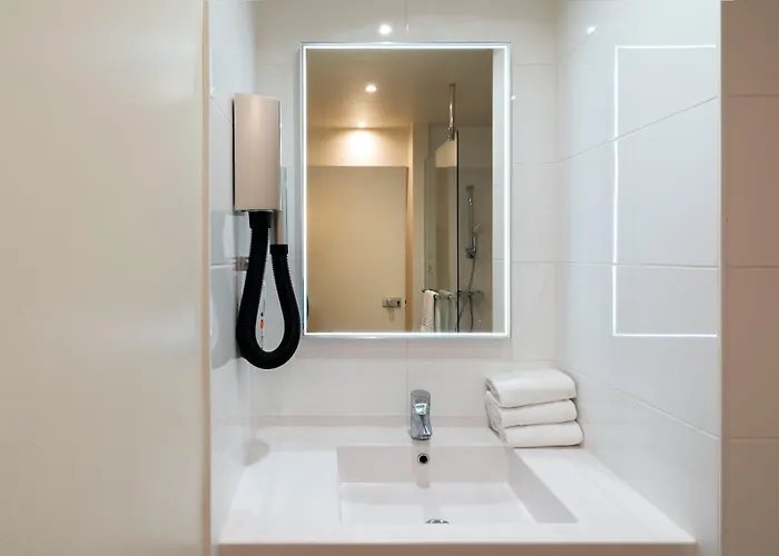 Ibis Styles Parc des Expositions de Villepinte — Bathroom