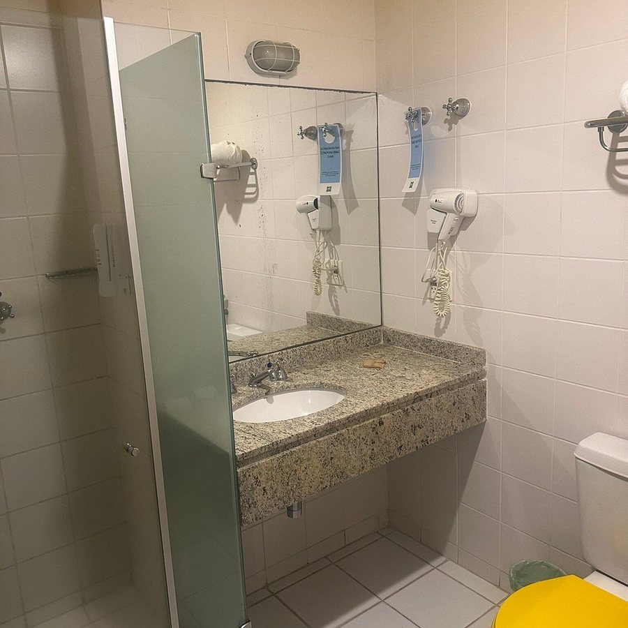 Ibis Styles SP Centro — Bathroom