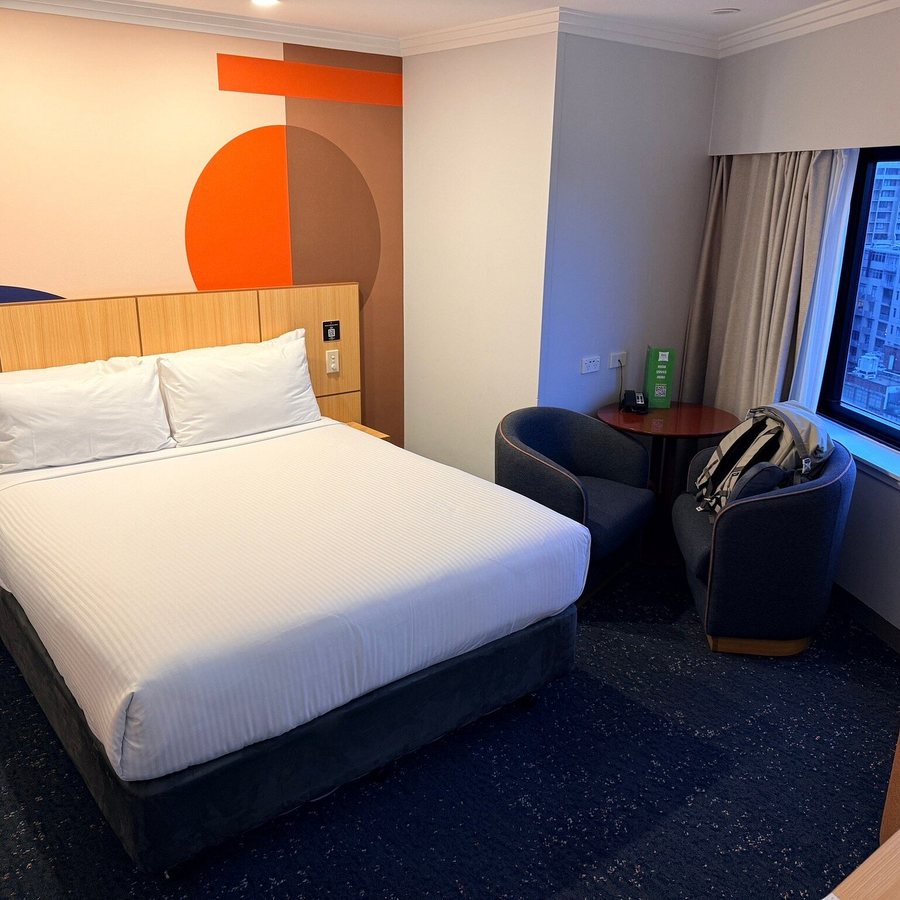 Ibis Styles Sydney Central — Guest room