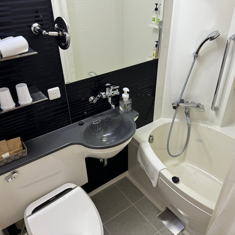 Ibis Styles Tokyo Ginza Hotel — Bathroom