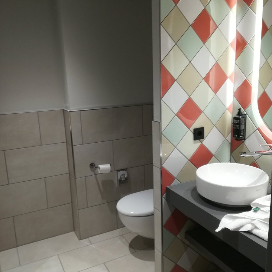 Ibis Woerthersee — Bathroom