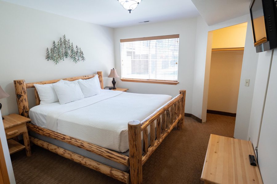Icicle Village Resort — Guest room