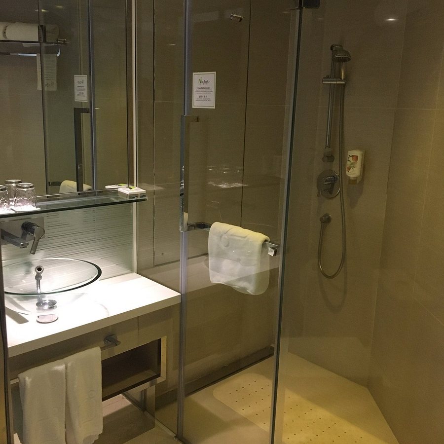 Iclub To Kwa Wan Hotel — Bathroom