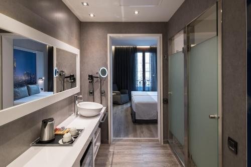 ICON BCN Barcelona Catalonia — Bathroom