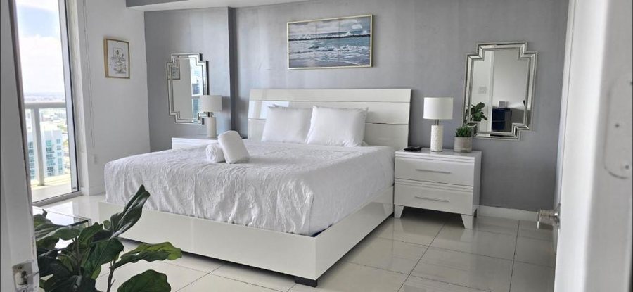 Icon Brickell Residences Miami Florida — Guest room