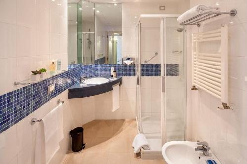 Idea Hotel Milano San Siro — Bathroom