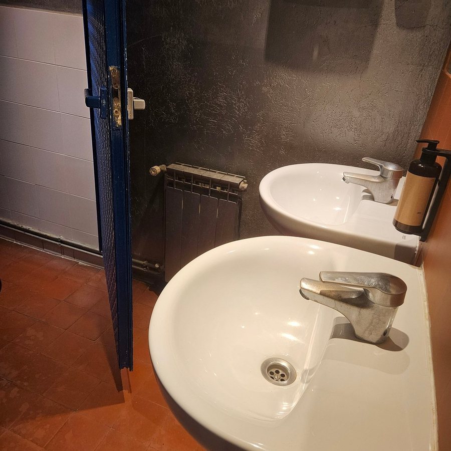 Ideal Youth Hostel Barcelona Barcelona Catalonia — Bathroom