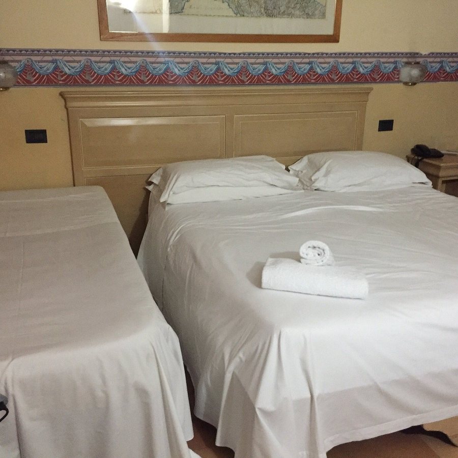IH Hotels Firenze Select — Guest room