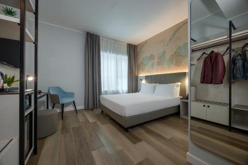 IH Hotels Milano Centrale — Guest room
