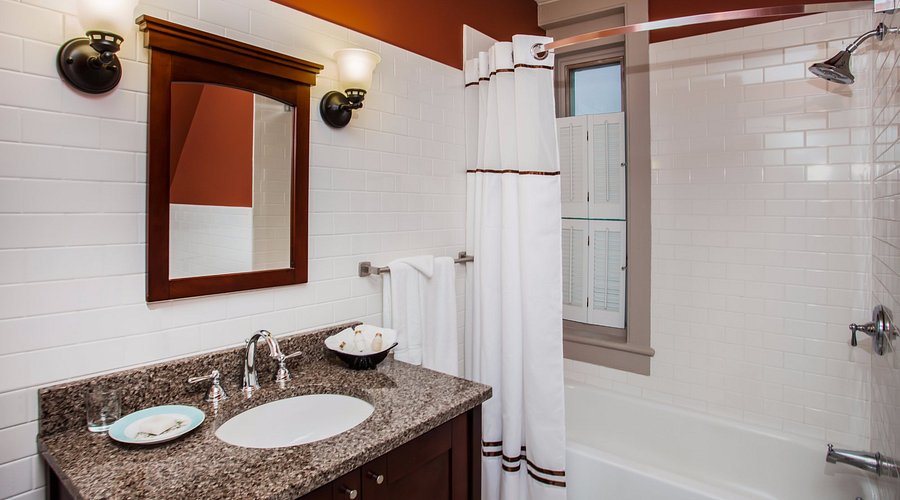 IHG Army Hotels Wainwright Hall Historia — Bathroom