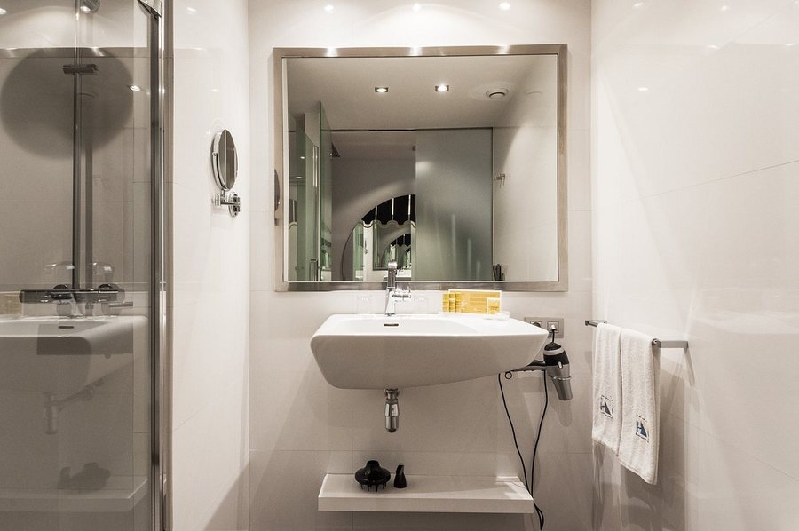 Ikonik Ramblas Barcelona Catalonia — Bathroom
