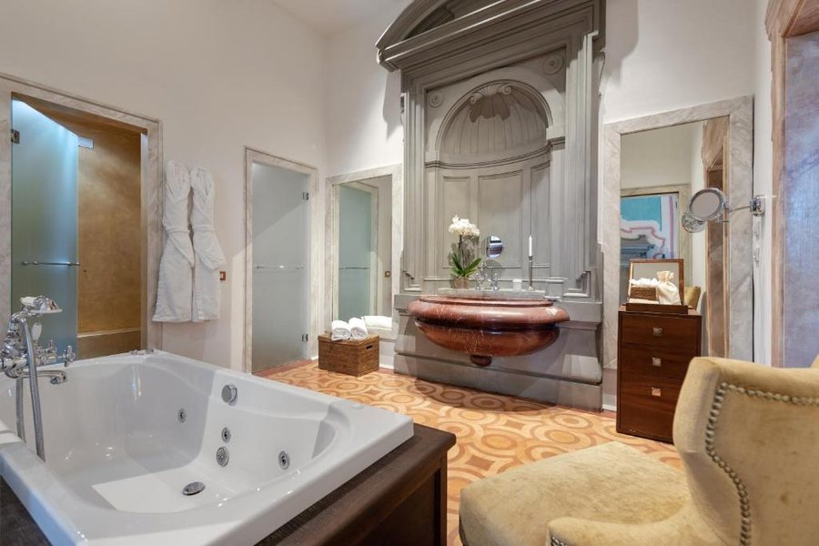 Il Salviatino Firenze — Bathroom