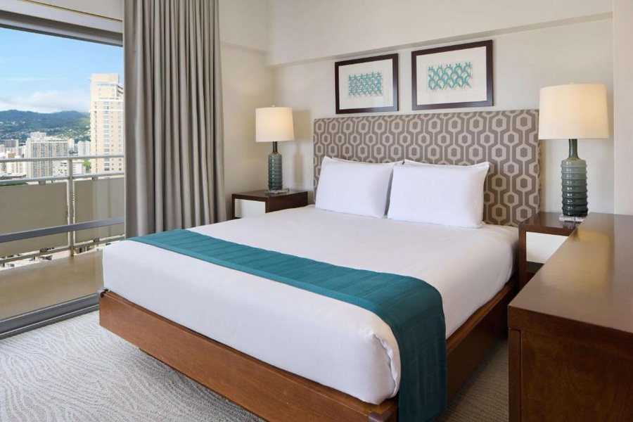 Ilikai Hotel And Luxury Suites — Guest room