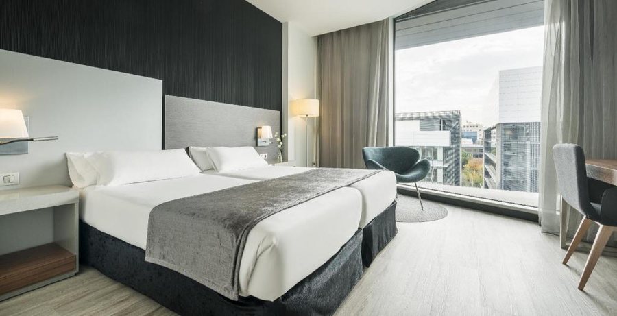 ILUNION Atrium — Guest room